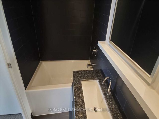 523 - 120 Varna Dr