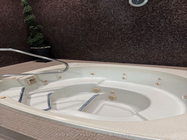 1101 - 18 Kenaston Gdns
