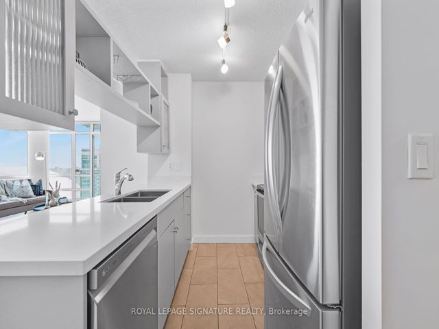 3710 - 397 Front St W