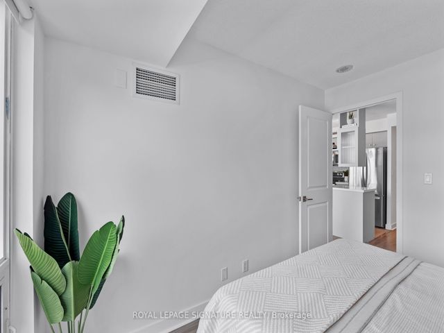 3710 - 397 Front St W