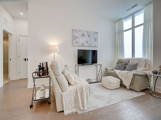 Uph06 - 3018 Yonge St