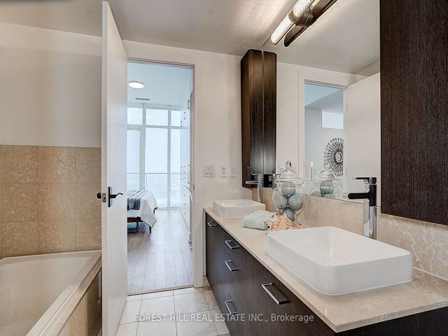 Uph06 - 3018 Yonge St
