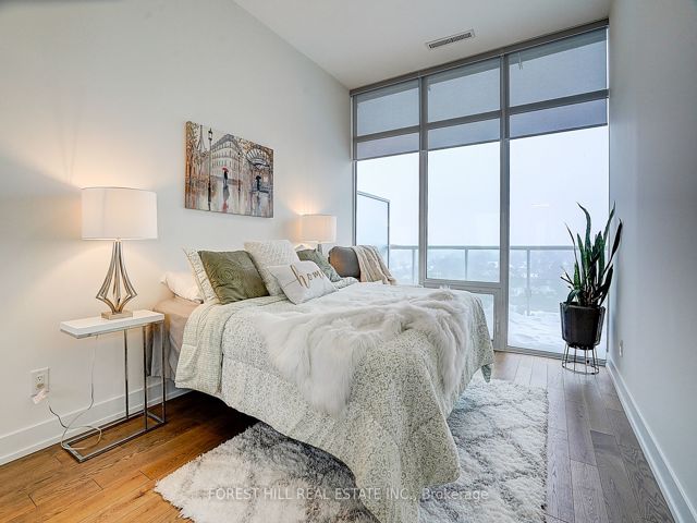 Uph06 - 3018 Yonge St