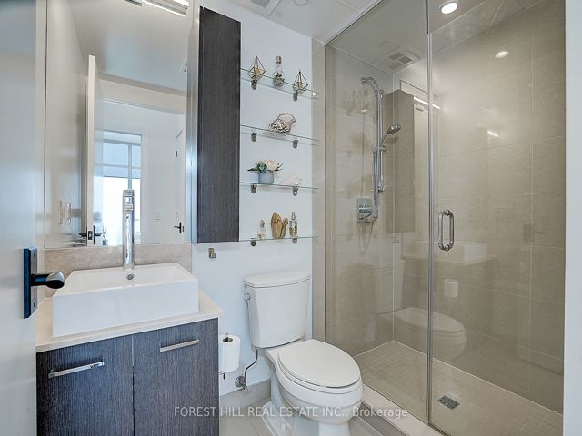 Uph06 - 3018 Yonge St