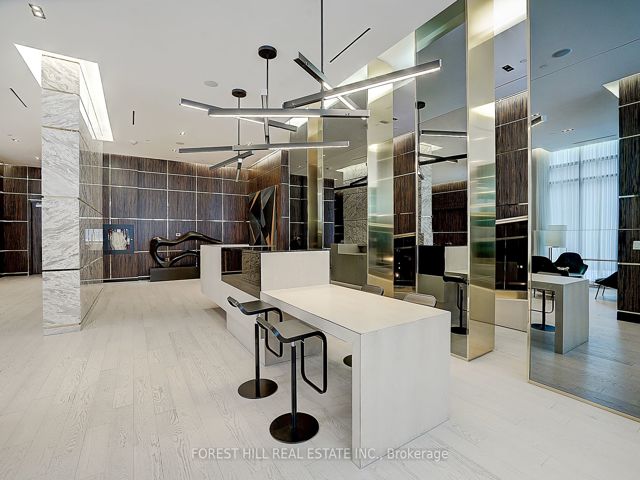 Uph06 - 3018 Yonge St
