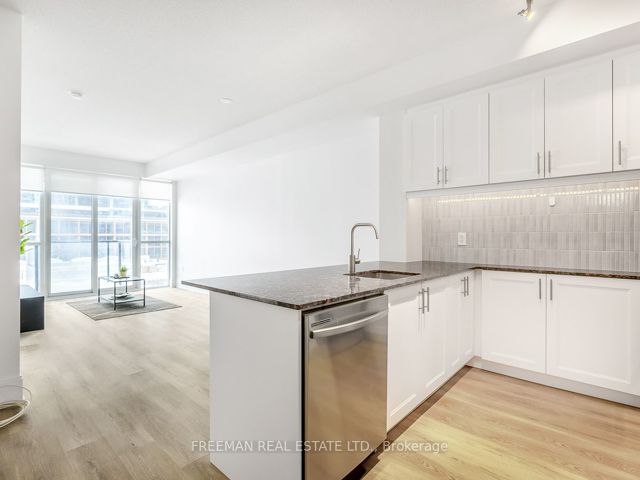 618 - 560 Front St W