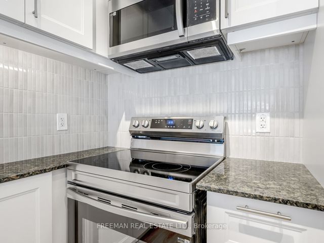 618 - 560 Front St W