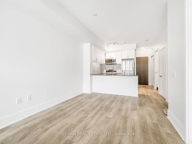 618 - 560 Front St W