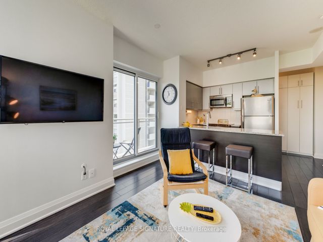 402 - 83 Redpath Ave