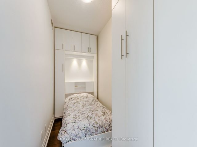 402 - 83 Redpath Ave