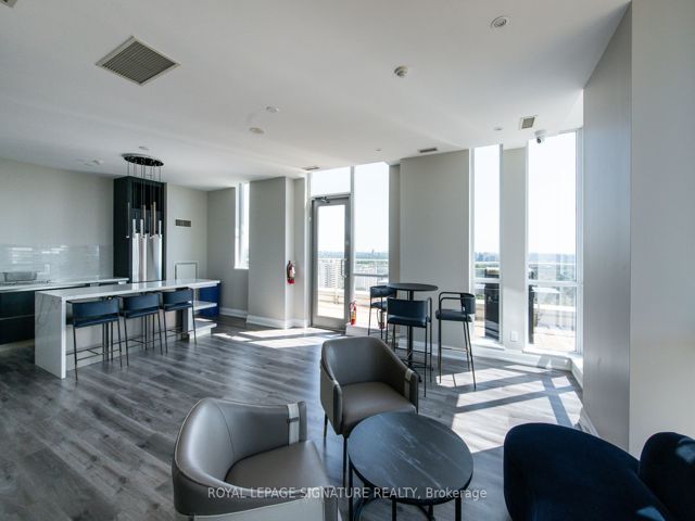 402 - 83 Redpath Ave