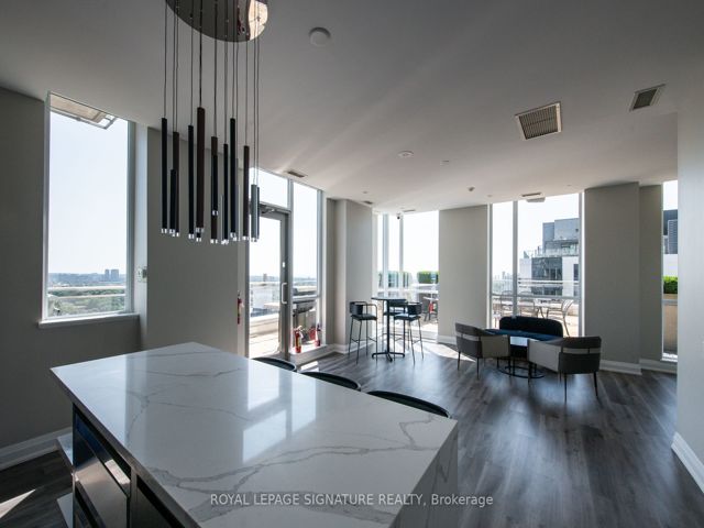 402 - 83 Redpath Ave