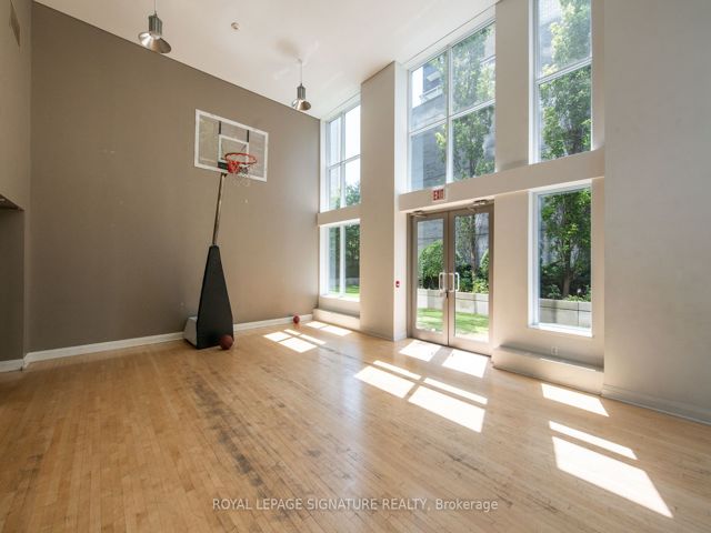 402 - 83 Redpath Ave