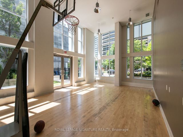 402 - 83 Redpath Ave
