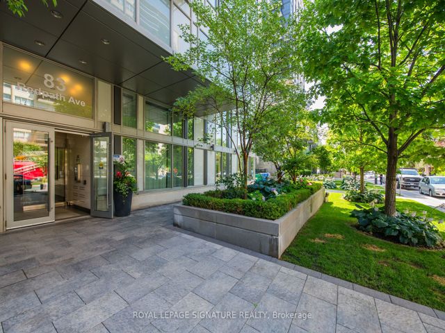 402 - 83 Redpath Ave