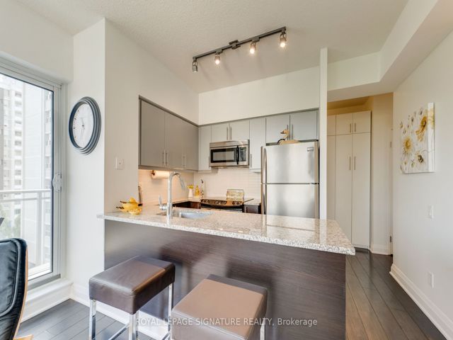 402 - 83 Redpath Ave