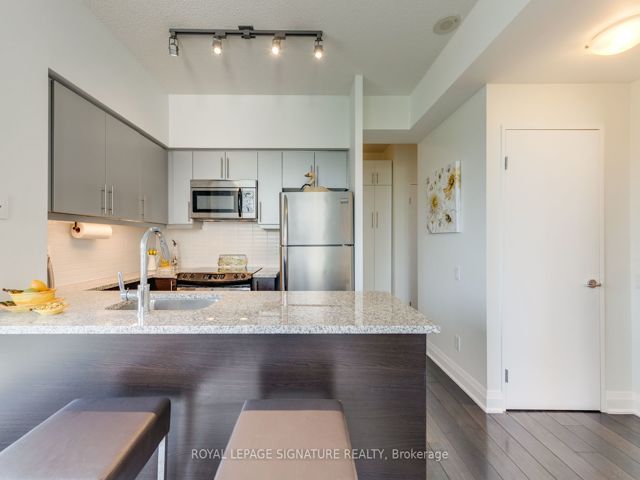 402 - 83 Redpath Ave