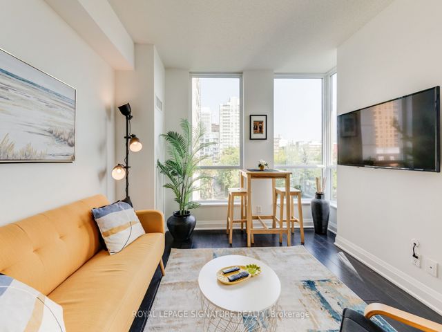 402 - 83 Redpath Ave