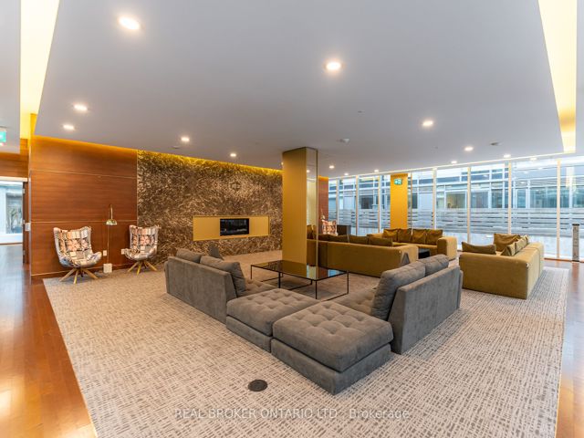 S102 - 455 Front St