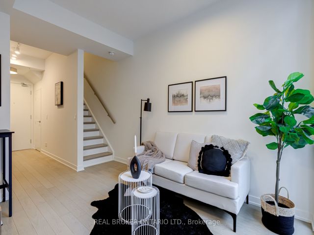 S102 - 455 Front St