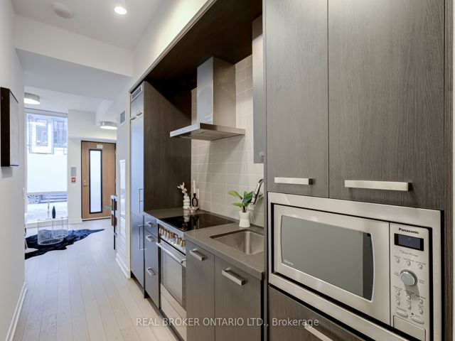 S102 - 455 Front St