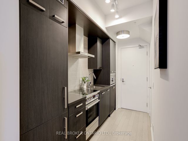 S102 - 455 Front St