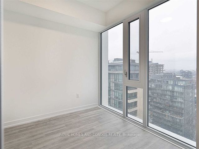1611 - 158 Front St E