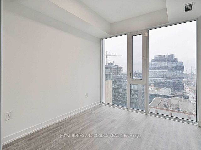 1611 - 158 Front St E