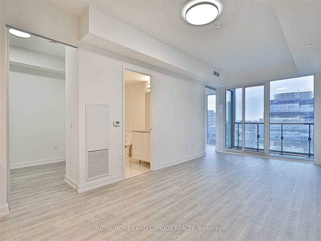 1611 - 158 Front St E