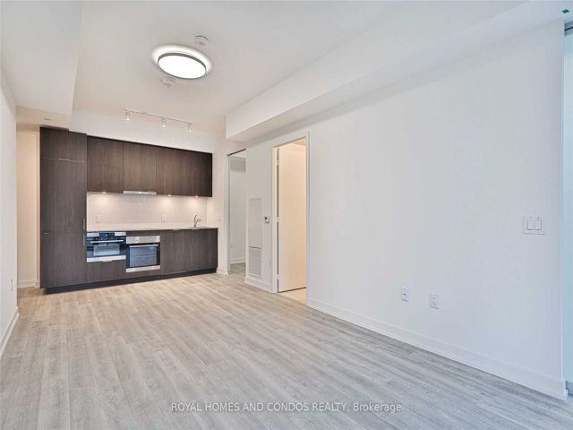 1611 - 158 Front St E