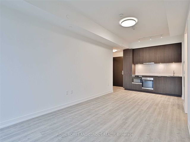 1611 - 158 Front St E