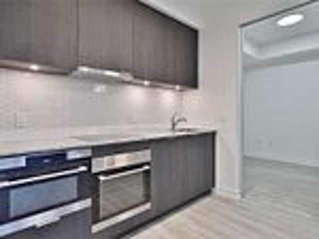 1611 - 158 Front St E