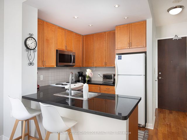 1413 - 85 Bloor St E