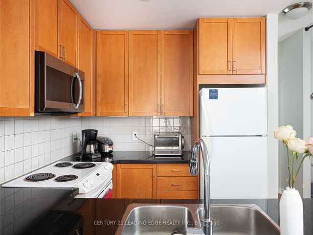 1413 - 85 Bloor St E