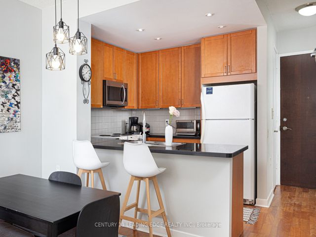 1413 - 85 Bloor St E