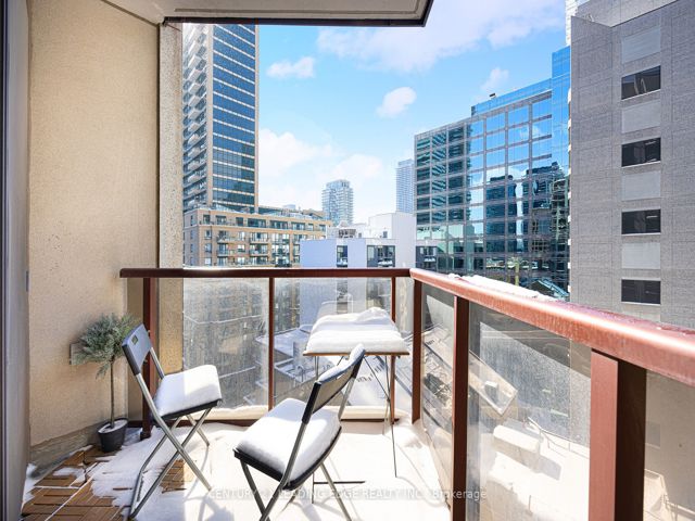 1413 - 85 Bloor St E
