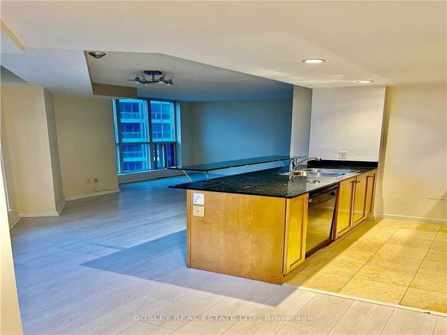 1201 - 208 Queens Quay Blvd W