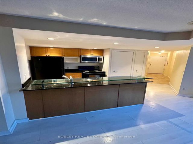 1201 - 208 Queens Quay Blvd W