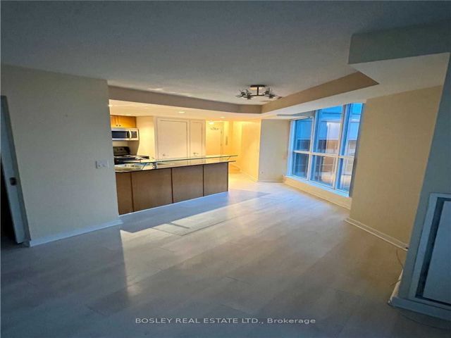 1201 - 208 Queens Quay Blvd W