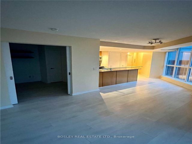 1201 - 208 Queens Quay Blvd W