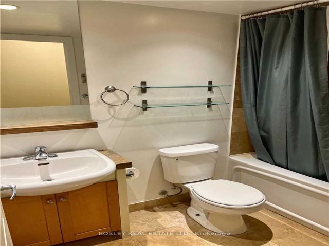 1201 - 208 Queens Quay Blvd W