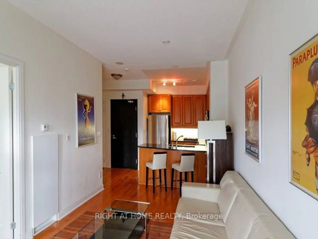 1904 - 18 Yorkville Ave