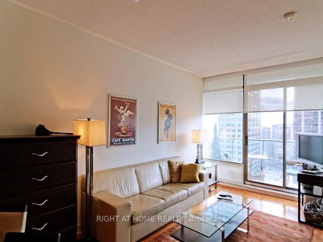 1904 - 18 Yorkville Ave