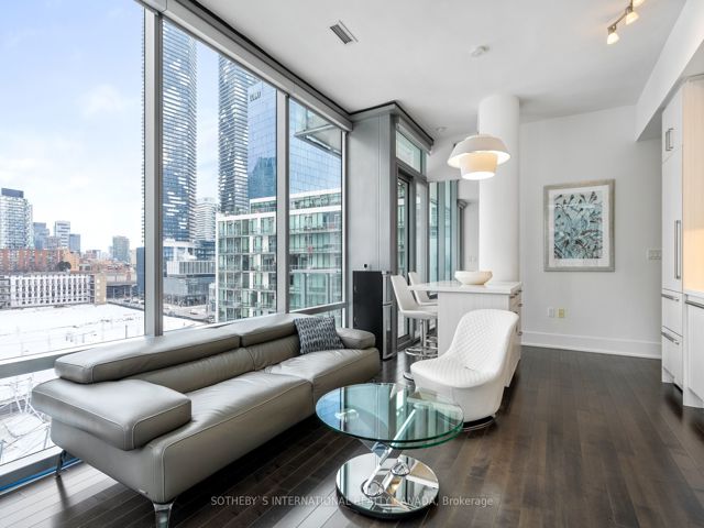803 - 39 Queens Quay  E