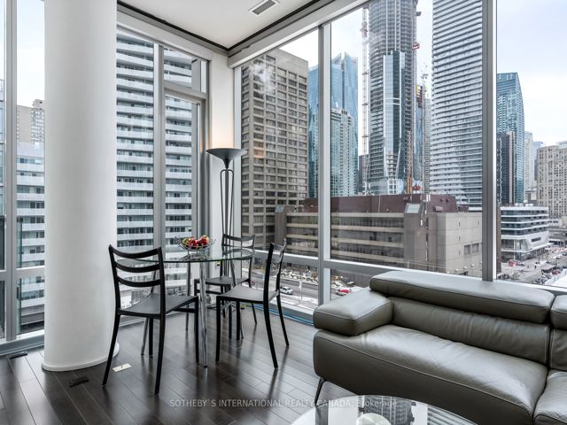 803 - 39 Queens Quay  E