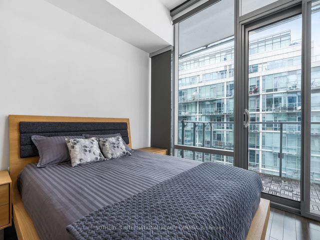 803 - 39 Queens Quay  E