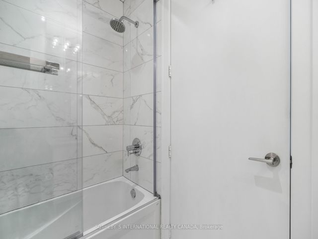 803 - 39 Queens Quay  E