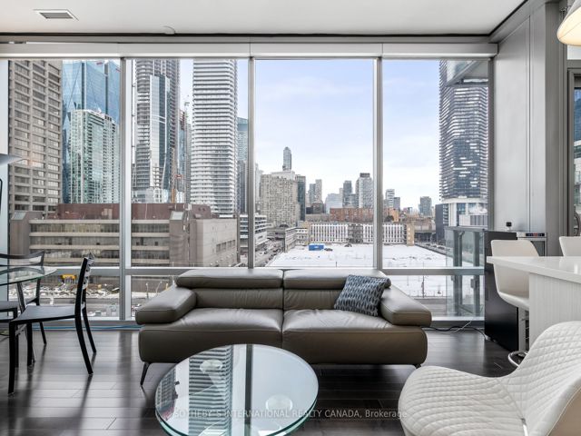 803 - 39 Queens Quay  E