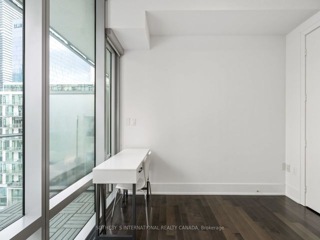 803 - 39 Queens Quay  E