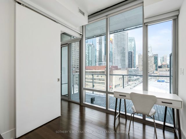 803 - 39 Queens Quay  E